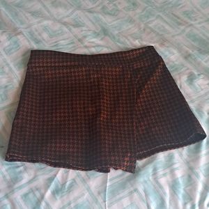 NWOT Sexy Skort Medium